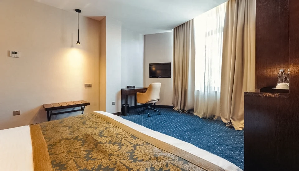 هتل کی ام ام تفلیس